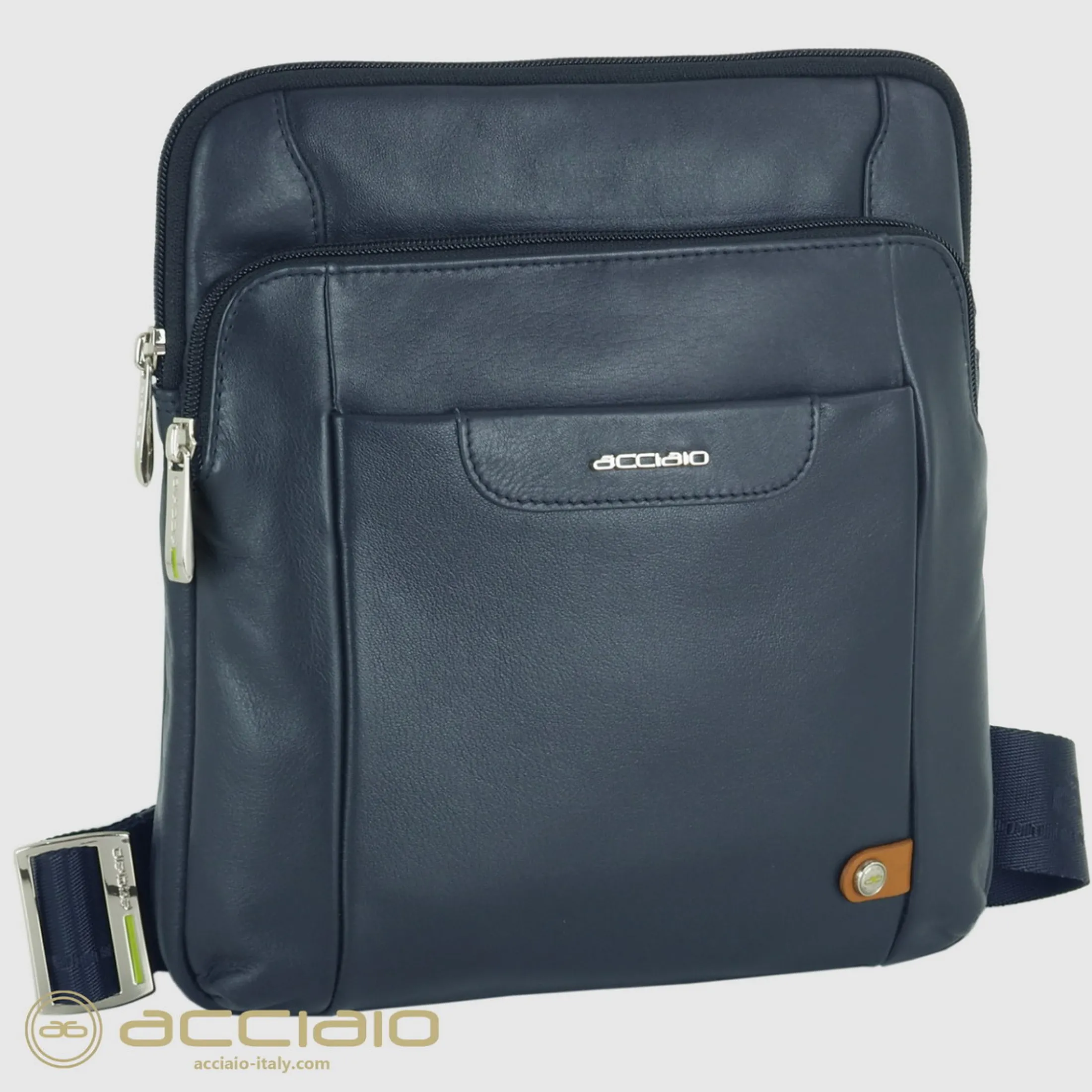 borsello_uomo_a_tracolla__1-30.webp Borsello uomo a tracolla Smash in pelle Blu