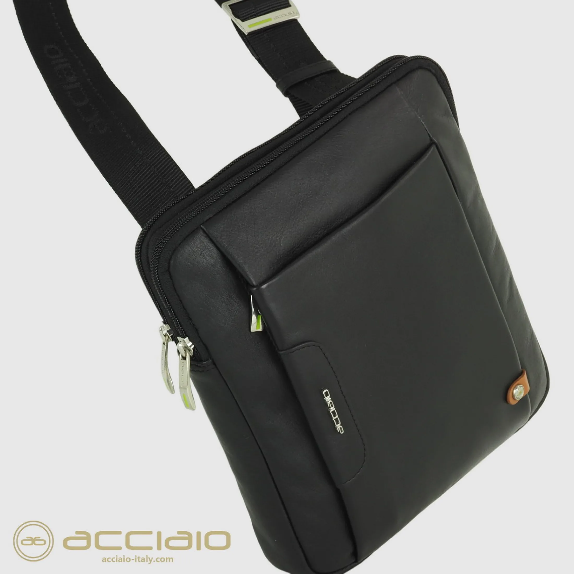 borsello_uomo_porta_ipad__3.webp Borsello uomo porta iPad doppio vano Fusion in pelle Blu