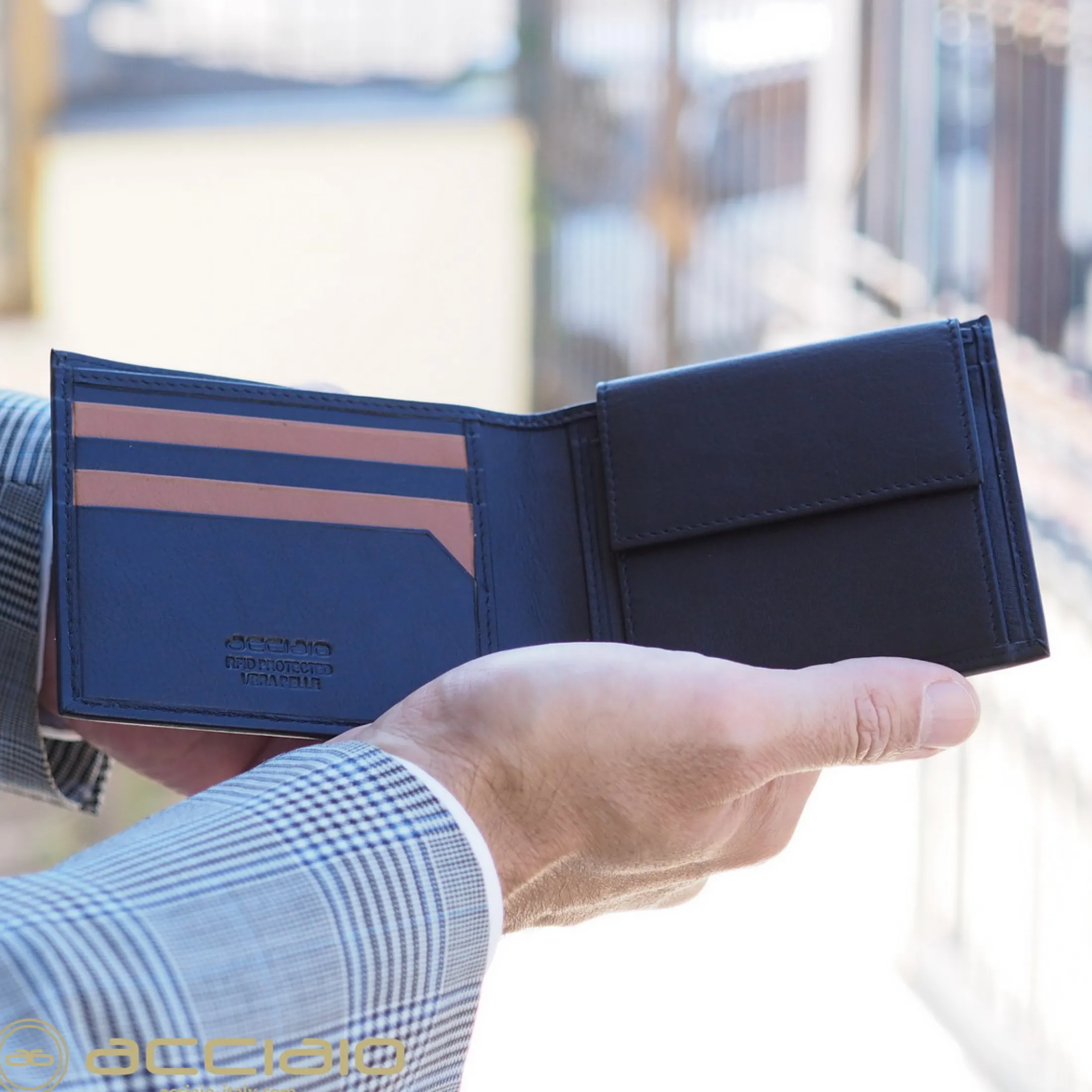 portafoglio_da_uomo_con___5-4.webp Portafoglio da uomo con 7 carte e portamonete, Nero