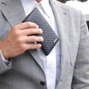 Portafoglio Verticale uomo in pelle intrecciata, 12 carte credito