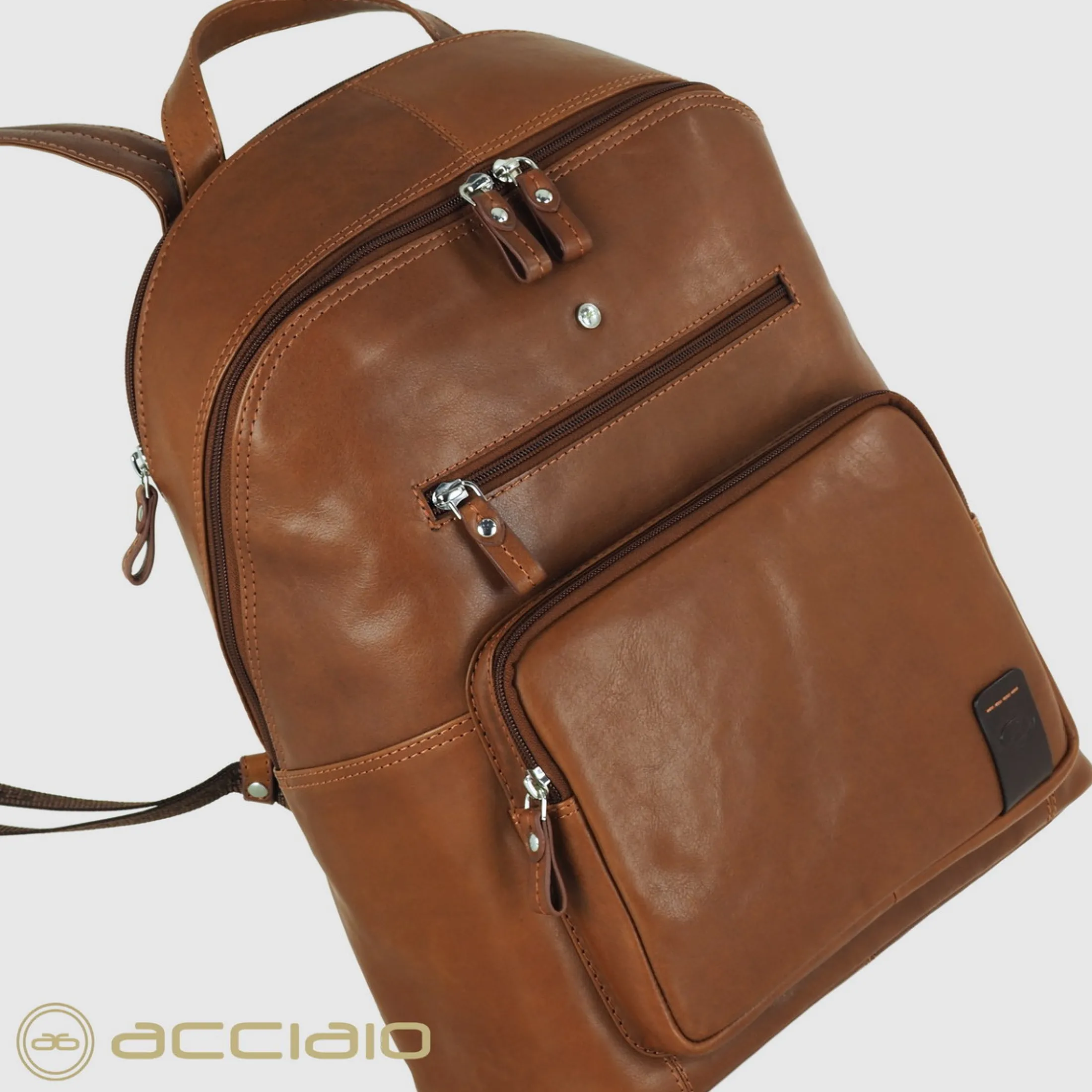 zaino_porta_pc_in_pelle_c_1-1.webp Zaino porta pc in pelle Carnaby St. 15" Castagno