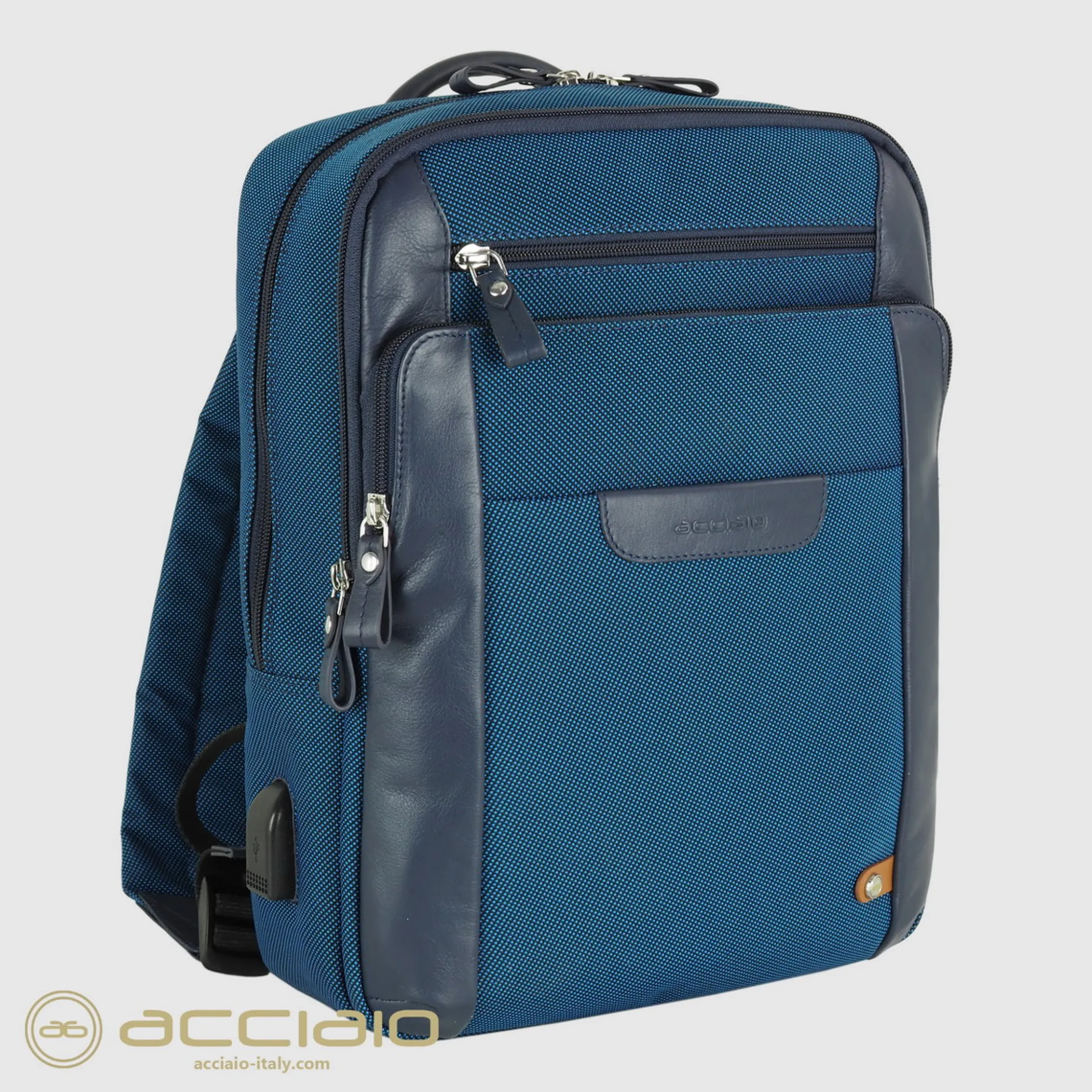 zaino_porta_pc_piccolo_zi_1-3.webp Zaino porta pc piccolo Zip 13" tessuto e pelle Blu Cobalto