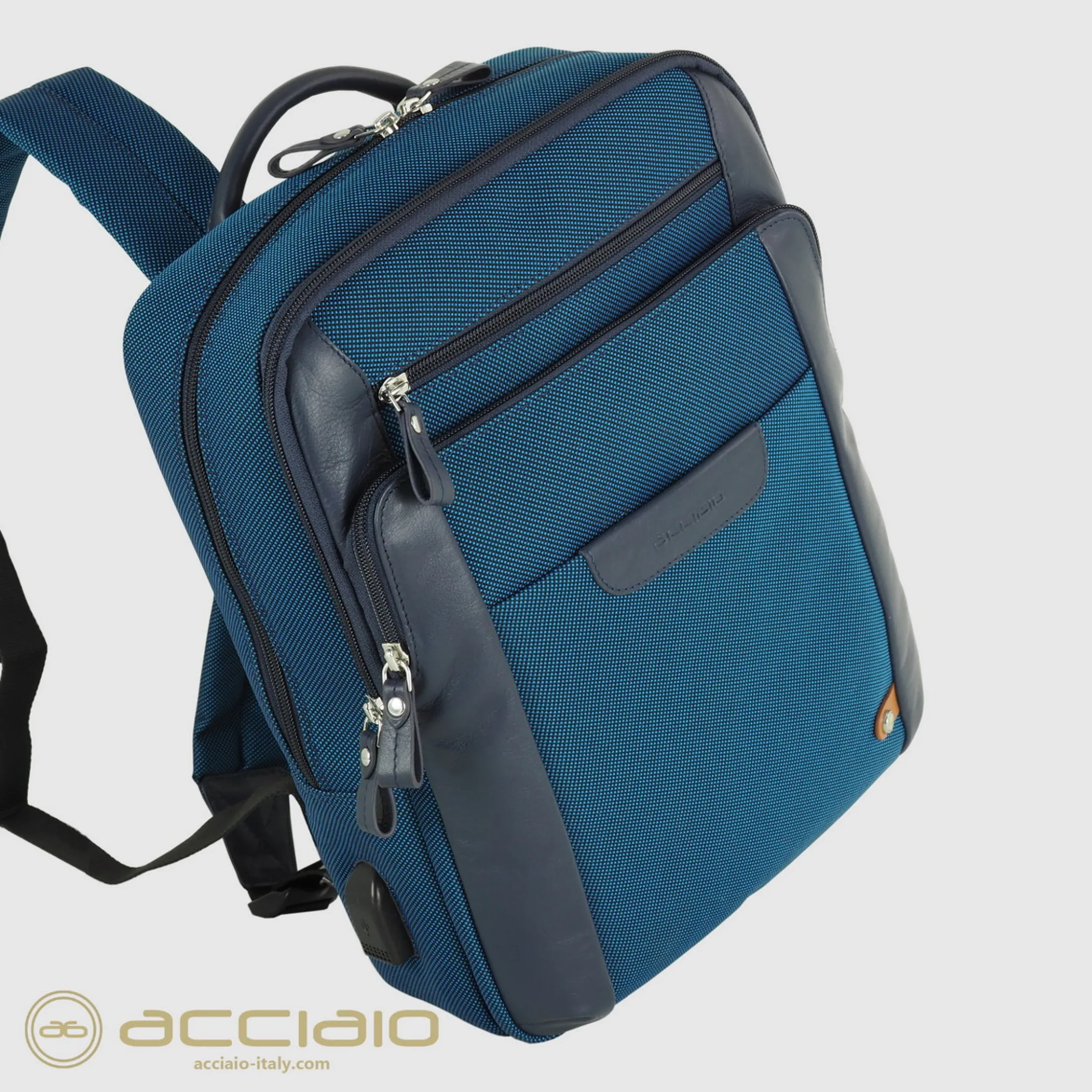 zaino_porta_pc_piccolo_zi_2-3.webp Zaino porta pc piccolo Zip 13" tessuto e pelle Blu Cobalto