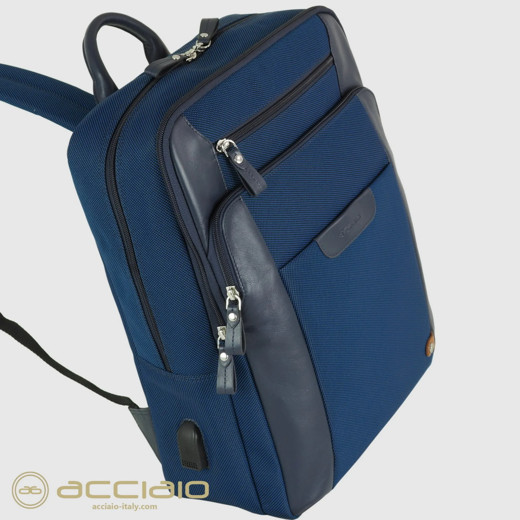 zaino_porta_pc_zip__tessu_2-1.webp Zaino porta pc Zip 15" tessuto e pelle Blu Navy