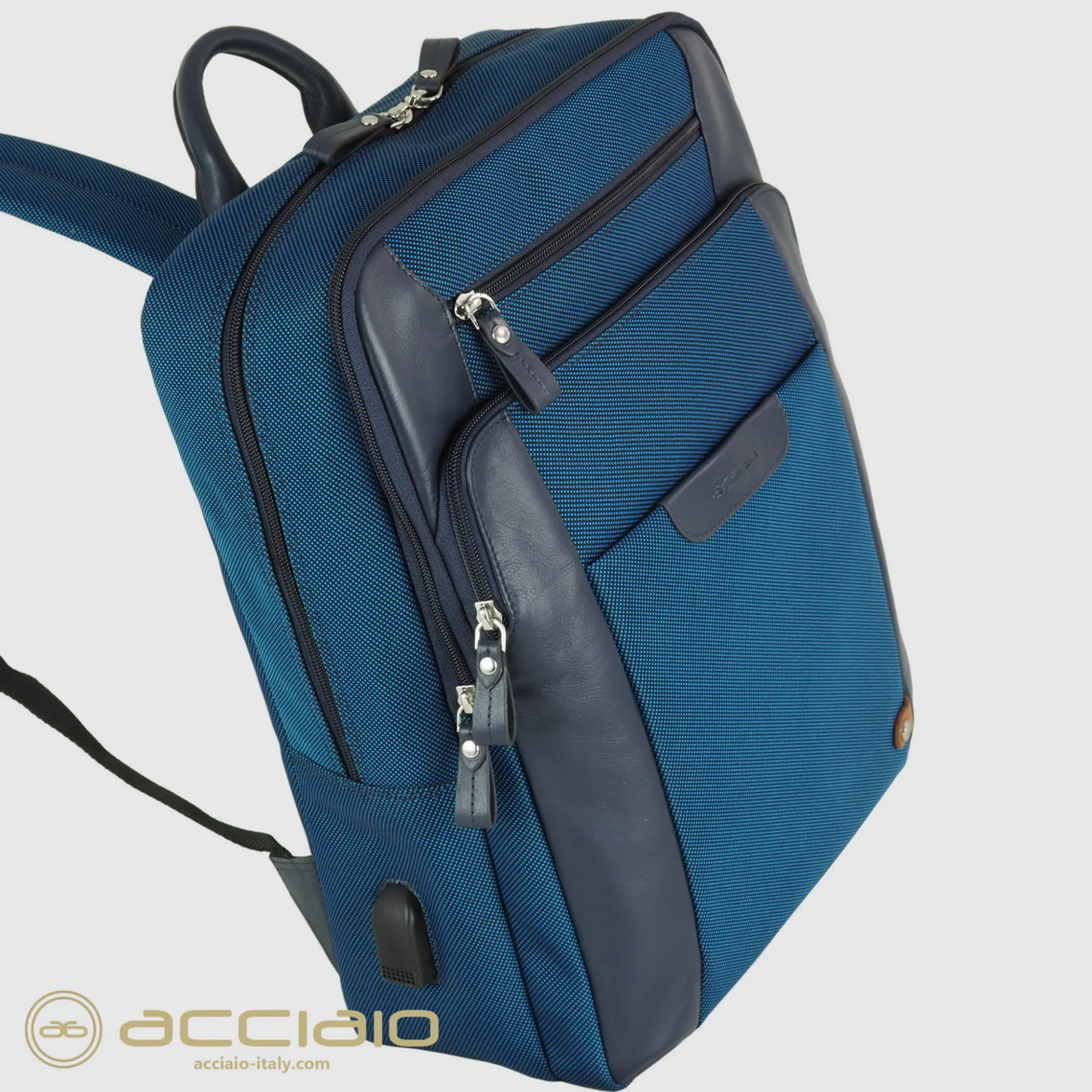 zaino_porta_pc_zip__tessu_2.webp Zaino porta pc Zip 15" tessuto e pelle Blu Cobalto